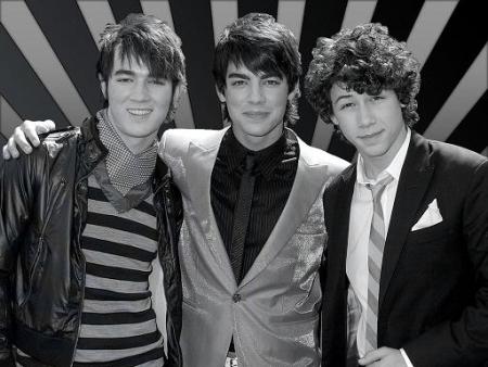 JONAS BROTHERS 